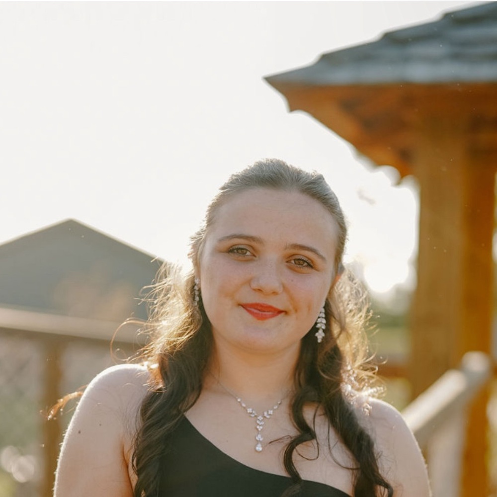 Meet your Posher, Lexee